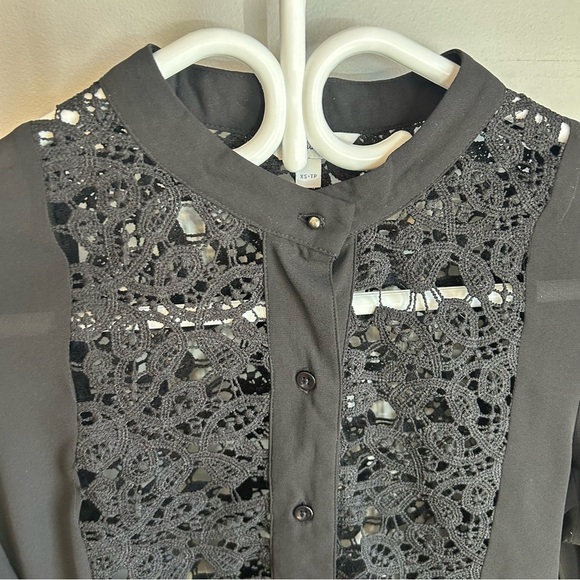 Reitmans Long Sleeve Button Up Lace Insert Blouse Womens Size XS - Picture 3 of 9